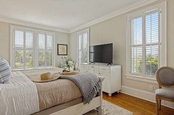 Tranquil House Inn
