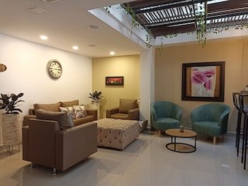 Laureles Guest House
