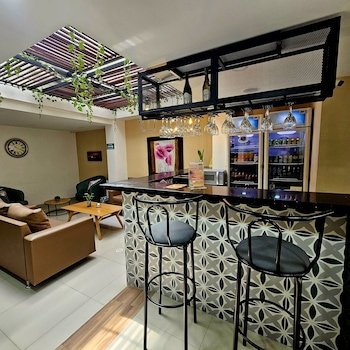 Laureles Guest House