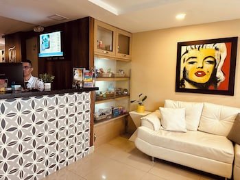 Laureles Guest House