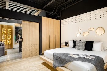 Downtown Designer Apartments by Uliv