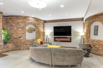 Best Western Plus Governor's Inn