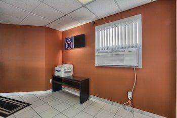 Motel 6 Windsor ON