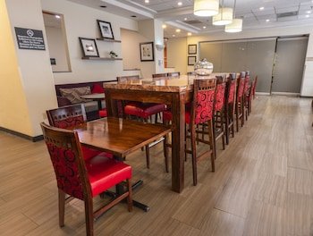 Hampton Inn by Hilton Guadalajara-Aeropuerto
