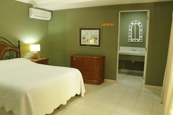 Puerto Barillas Marina & Lodge