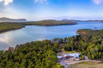 Bruny Island Lodge