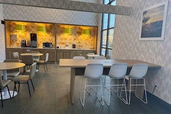Days Inn & Suites by Wyndham Wausau