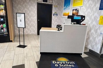 Days Inn & Suites by Wyndham Wausau