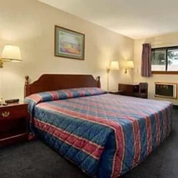 Enfirld Inn and Suites Bradley Airport