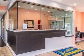 Scottish Inn & Suites