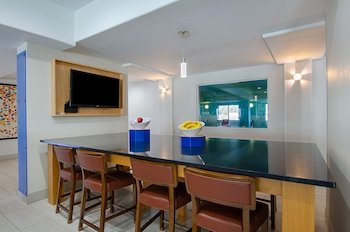 Holiday Inn Express Hotel & Suites Weston