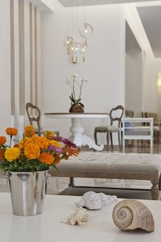 Kamari Hotel