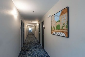 Rodeway Inn & Suites near Outlet Mall - Asheville