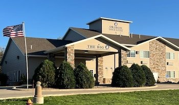 Boulders Inn & Suites