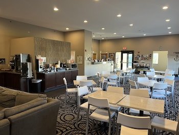 Boulders Inn & Suites