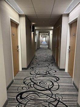 Boulders Inn & Suites