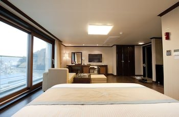Benikea Anchovy Hotel
