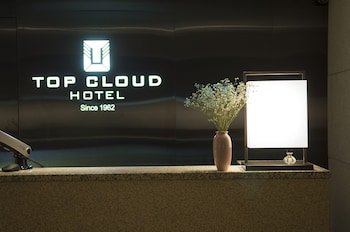 Top Cloud Hotel