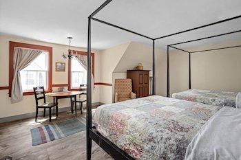 Artists Colony Inn & Restaurant