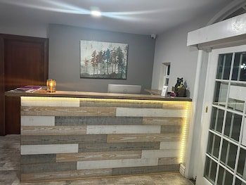 Avalon Lodge