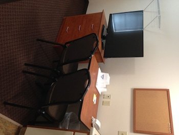 Days Inn & Suites by Wyndham Rochester Mayo Clinic South