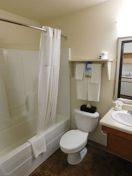 Days Inn & Suites by Wyndham Rochester Mayo Clinic South