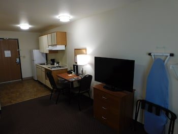 Days Inn & Suites by Wyndham Rochester Mayo Clinic South