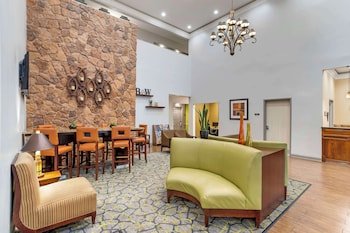 Best Western Plus Hobby Airport Inn & Suites 