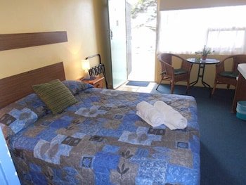 Black Swan Waterfront Motel