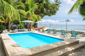 Le Nautique Luxury Beachfront Apartments - Mahe