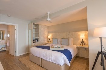 Le Nautique Luxury Beachfront Apartments - Mahe