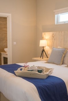 Le Nautique Luxury Beachfront Apartments - Mahe