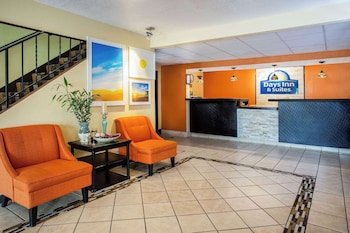 Days Inn & Suites by Wyndham Stevens Point
