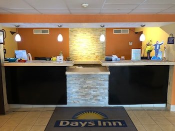 Days Inn & Suites by Wyndham Stevens Point