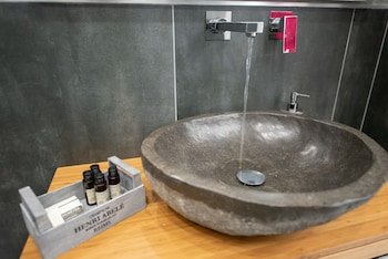 Hermes Rooms For Tourists
