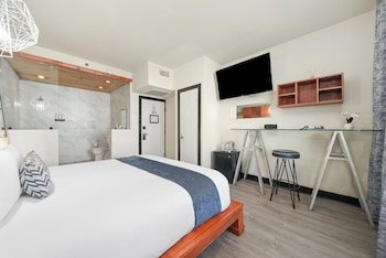 Chesterfield Hotel & Suites
