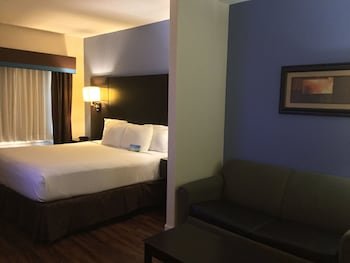 Days Inn & Suites by Wyndham Galveston West/Seawall