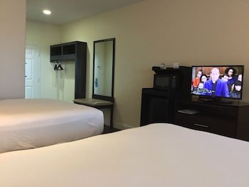 Days Inn & Suites by Wyndham Galveston West/Seawall