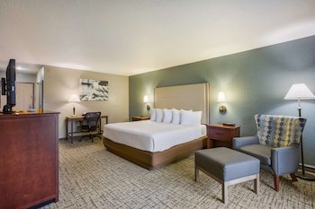 Best Western Harbour Pointe Lakefront