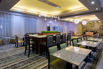 La Quinta Inn & Suites by Wyndham Houston NW Beltway8/WestRD