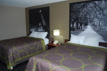 Super 8 by Wyndham Warner Robins