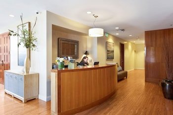 Waters Edge Hotel