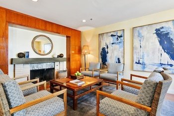 Waters Edge Hotel