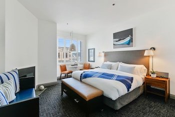 Waters Edge Hotel