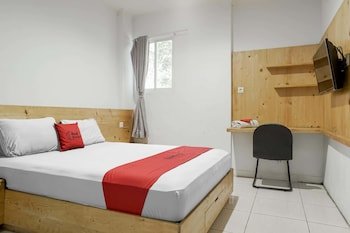 Pinnus Residence By RedDoorz