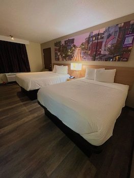 Days Inn & Suites by Wyndham Kaukauna WI