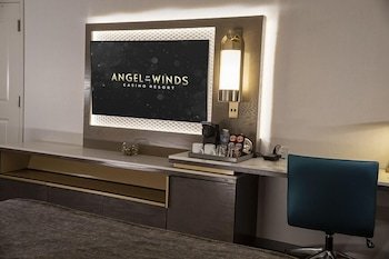 Angel of the Winds Casino Hotel
