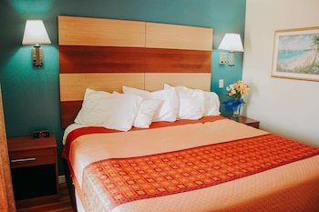 Rodeway Inn & Suites
