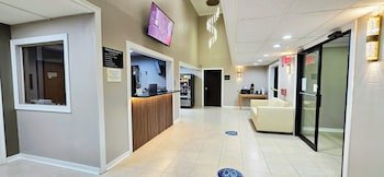 Super 8 by Wyndham Champaign