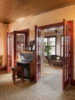 Chamberlin Inn Cody